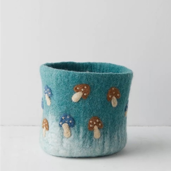 UO Mushroom Felted Planter Cover, Green, NWT - Picture 5 of 10